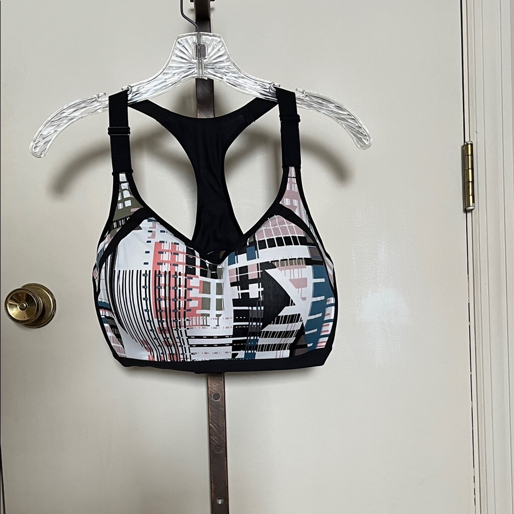 Victoria's Secret Black and White Patterned Sports Bra